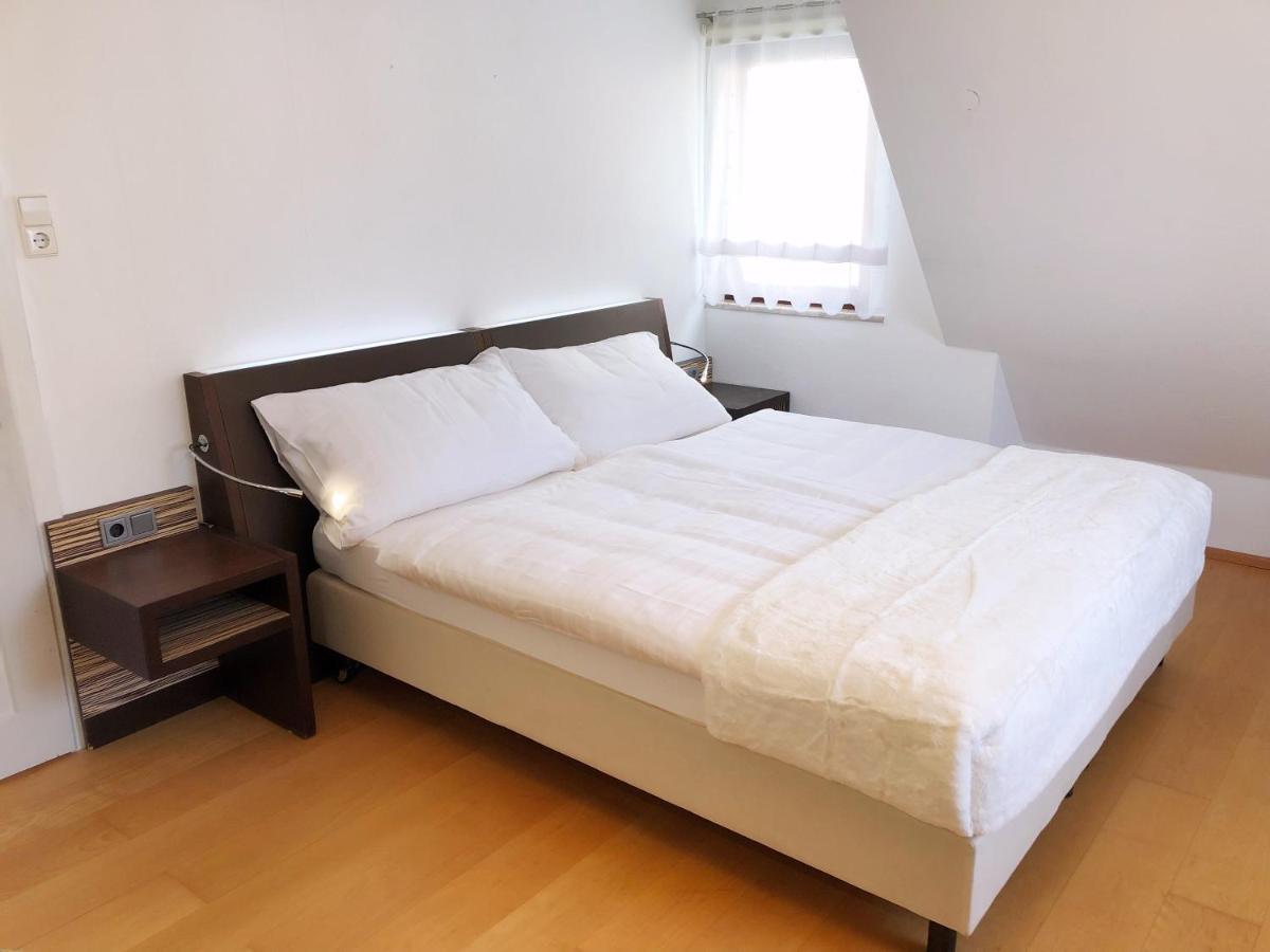 Grosse Wohnung Mit 2 Schlafzimmern التينستيغ المظهر الخارجي الصورة